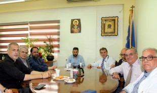 Ο Δήμαρχος Πειραιά  κ. Γιάννης Μώραλης και ο ηγέτης της ΠΑΕ Ολυμπιακός και υποψήφιος Δημοτικός Σύμβουλος με τον «Πειραιά Νικητή» κ. Βαγγέλης Μαρινάκης, επισκέφθηκαν χθες το Τζάνειο Νοσοκομείο